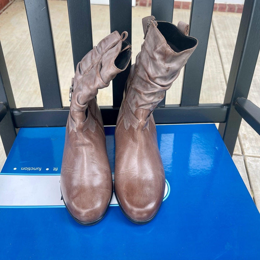 Fitzwell Boots Women Size 6W Taupe Booties Ankle Boots